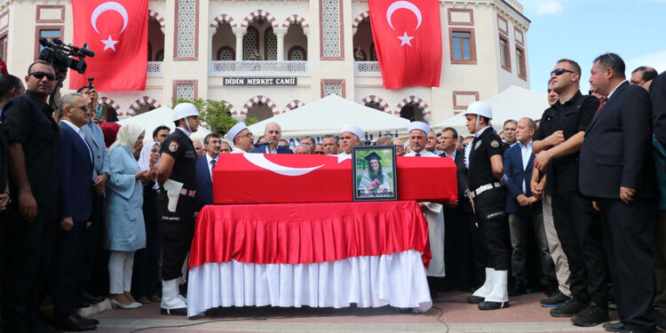 Ayşenur Ezgi Eygi'nin cenazesi Aydın'da son yolculuğuna uğurlandı