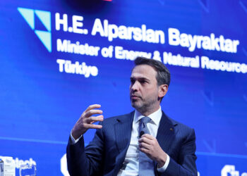 2035'te yenilenebilir enerji kurulu gücümüzü 100 gigavata çıkarmak istiyoruz