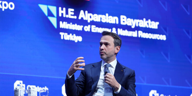 2035'te yenilenebilir enerji kurulu gücümüzü 100 gigavata çıkarmak istiyoruz