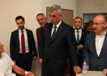 Sağlık Bakanı Kemal Memişoğlu Sakarya'da 112 ekibini ziyaret etti