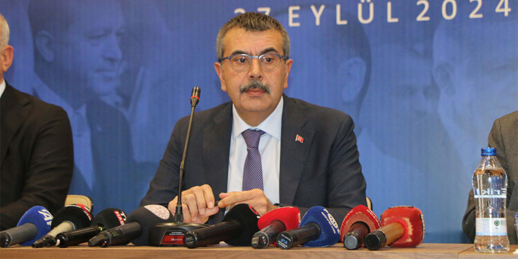 Bakan Tekin'den ilginç açıklama; Çocuklarımıza bilgi yüklemenin gereği yok