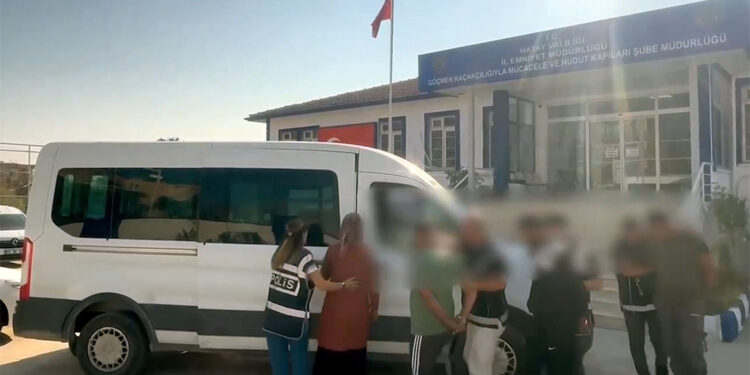 Kalkan-27 operasyonlarında 1029 düzensiz göçmen yakalandı