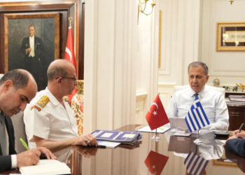Yunanistan'ın Türk karasularını ihlali kabul edilemez