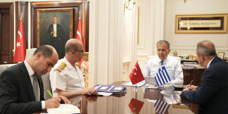 Yunanistan'ın Türk karasularını ihlali kabul edilemez