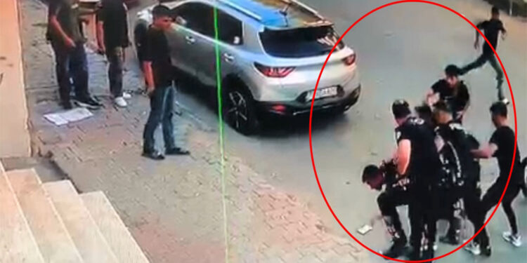 Polise kimlik göstermeyi reddeden şüpheliler olay çıkardı