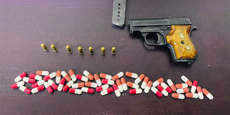 Bayraklı'da yapılan denetimlerde 238 adet sentetik hap ele geçirildi