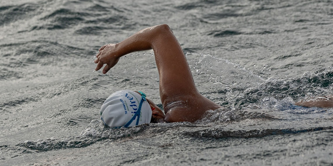 Manş Denizi, Catalina Kanalı, Cebelitarık ve Cook boğazlarını geçerek ülkemizde bunu başaran ilk kadın sporcu unvanını elde eden İzmirli ultra maraton yüzücüsü Bengisu Avcı'nın soğuk şanssızlığı.