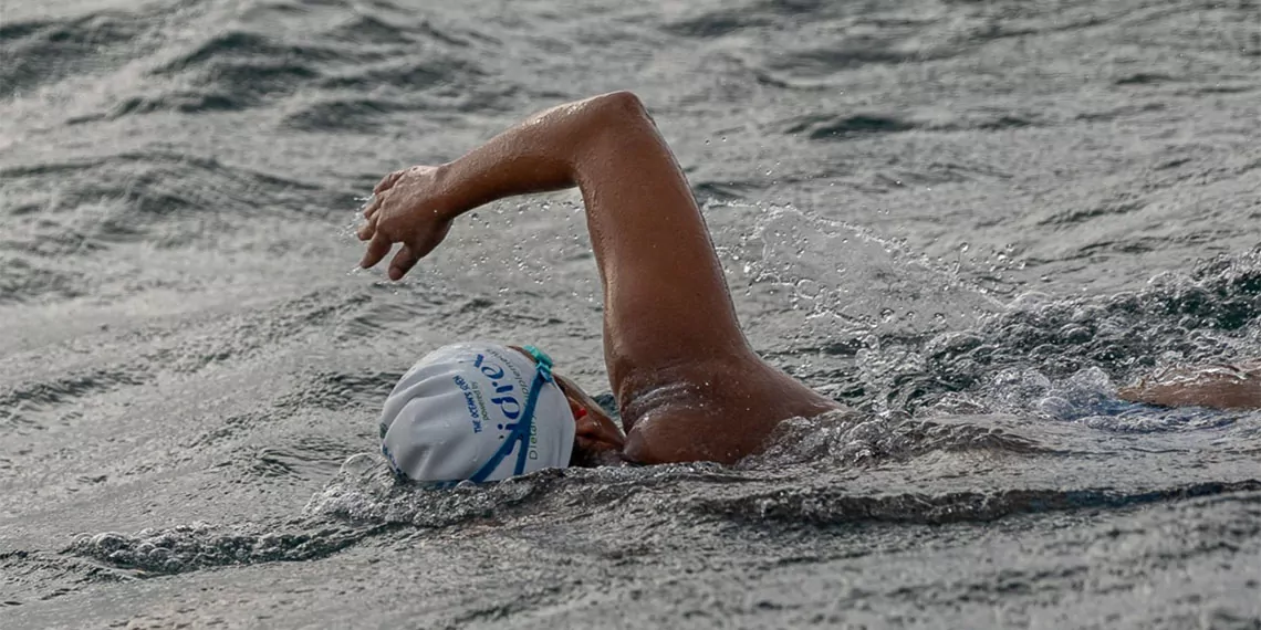 Manş denizi, catalina kanalı, cebelitarık ve cook boğazlarını geçerek ülkemizde bunu başaran ilk kadın sporcu unvanını elde eden i̇zmirli ultra maraton yüzücüsü bengisu avcı'nın soğuk şanssızlığı.