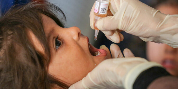 BM: Gazze'de 560 binden fazla çocuk zor koşullara rağmen aşılandı