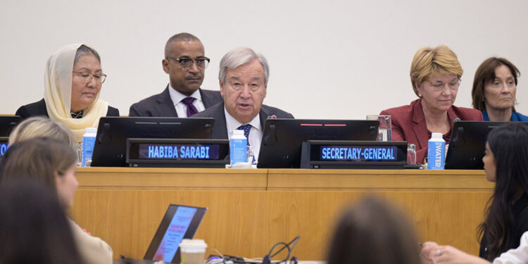 Lübnan'da sivilleri korumak zorundayız