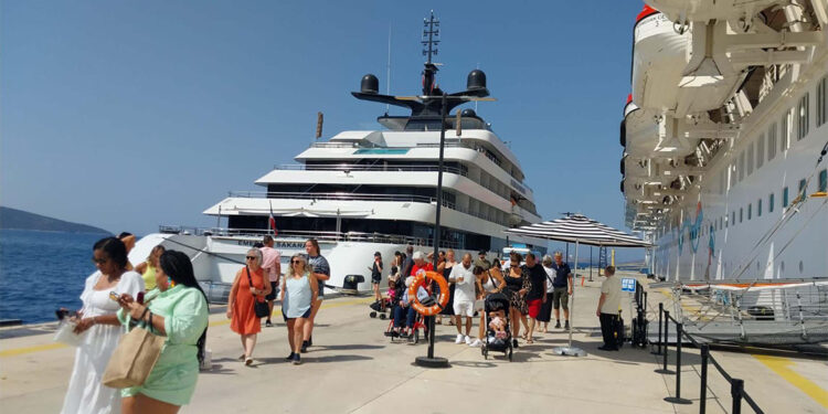 Bodrum'a 8 ay içerisinde kruvaziyerlerle 816 bin turist geldi