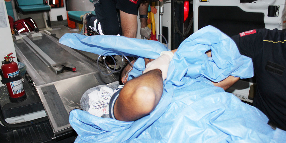 Aksaray'da Mehmet A. boşanma aşamasındaki damadına ateş ederken ona siper olan kızını da vurdu; kadın öldü, damat ağır yaralı.