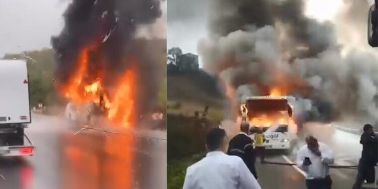 Bursa'da yolcu otobüsü alev alev yandı