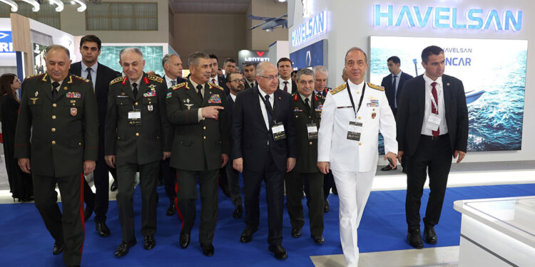 Bakan Güler, Azerbaycan Uluslararası Savunma Sanayii Fuarı'na katıldı