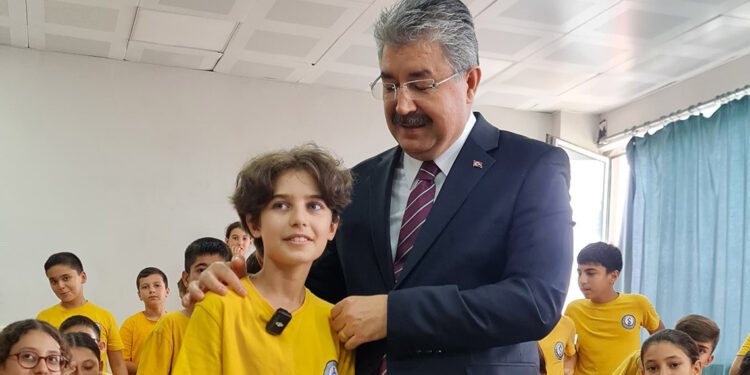 Bakan Kurum'dan okulunun yapılmasını isteyen Gökçe'nin dileği gerçek oldu