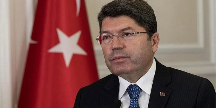 Bakan Tunç: Tüm darbeleri ve darbe girişimlerini lanetliyorum