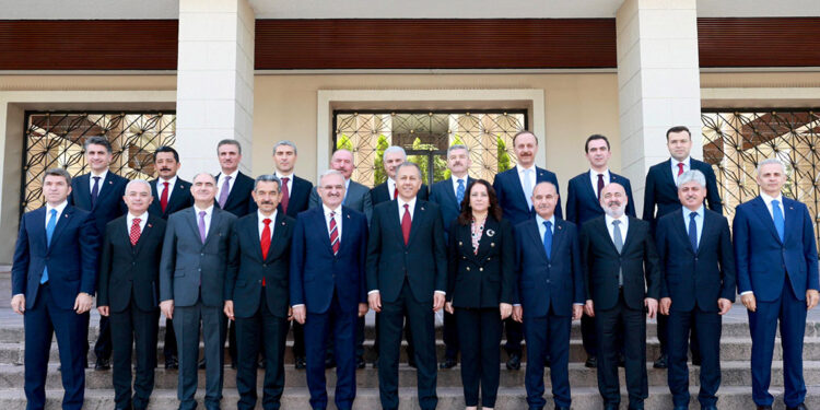 Bakan Yerlikaya, yeni atanan valilerle bir araya geldi