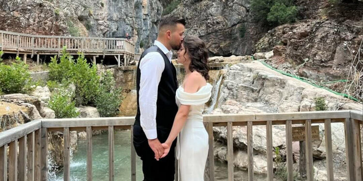 Balayı dönüşü kaza; sürücü öldü, eşi ağır yaralı