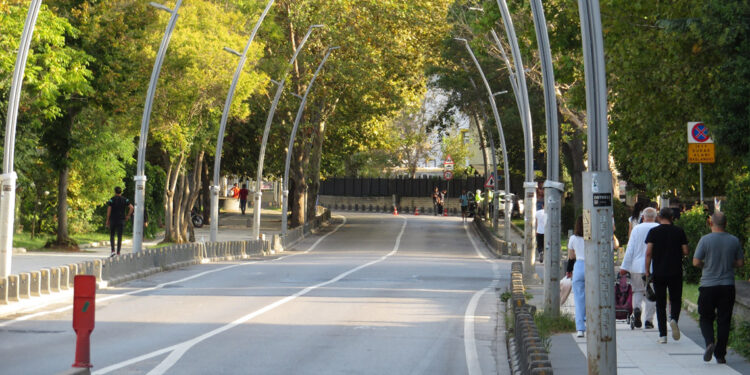 Beykoz'da bisiklet yarışı nedeniyle yollar trafiğe kapandı; sürücüler tepki gösterdi