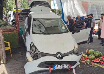 Beykoz'da otomobil pazara daldı; 2 yaralı