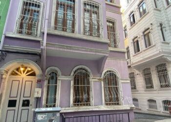 Beyoğlu'nda otel odasında sevgilisini darbederek öldürdü