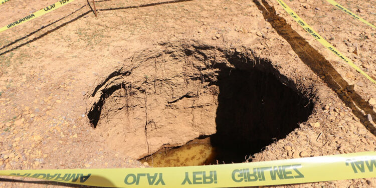 Bingöl'de yaylada oluşan çöküntüde inceleme