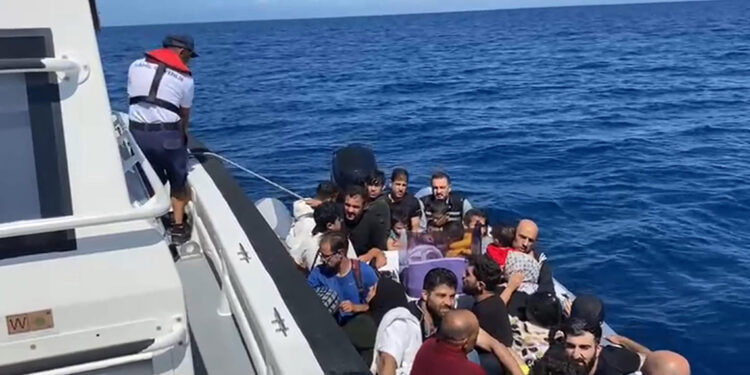 Bodrum'da 76 kaçak göçmen yakalandı, 38'i kurtarıldı