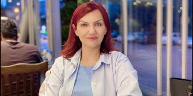 Boşanma aşamasındaki eşini 5 el ateş edip öldürdü