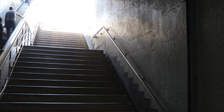 Boşanma aşamasındaki eşini metroda tabancayla öldürdü