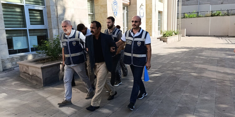 Çalınan paralar yastığın içinden çıktı