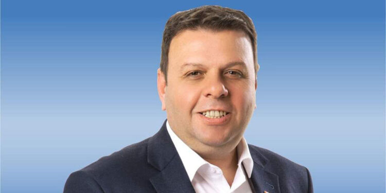 Ediz Ün partisinden istifa etti