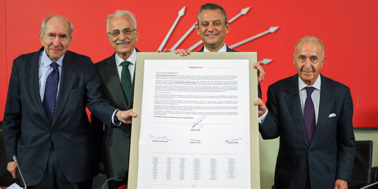 CHP Genel Başkanı Özel'den, 2123 yılının CHP Genel Başkanı’na mektup