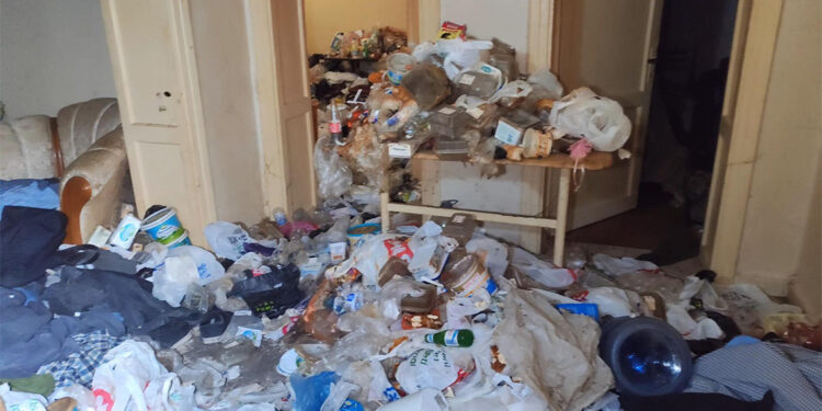 Çöp eve dönüştürdüğü dairede ölü bulundu