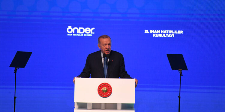 Bu kılıçları kime çekiyorsunuz?