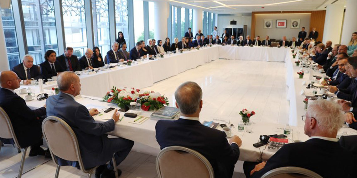 Cumhurbaşkanı Recep Tayyip Erdoğan, "Netanyahu hükümeti savaşı bölgeye yaymak için her yolu denemektedir. Buna fırsat verilmemesi gerektiğini her fırsatta söylüyoruz. Uluslararası toplumun İsrail üzerindeki baskıları yoğunlaştırması şarttır" açıklamasında bulundu.