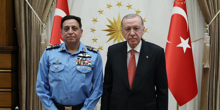 Cumhurbaşkanı Erdoğan, Pakistan Hava Kuvvetleri Komutanını kabul etti
