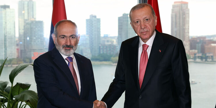 Cumhurbaşkanı Erdoğan Nikol Paşinyan ile görüştü