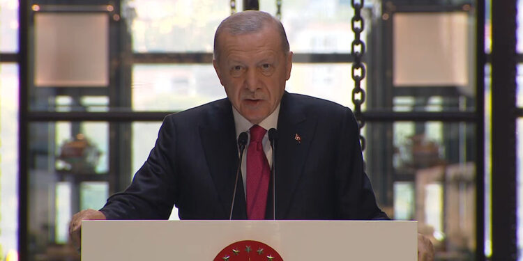 Turizmi Türk ekonomisinin lokomotifi haline getirdik