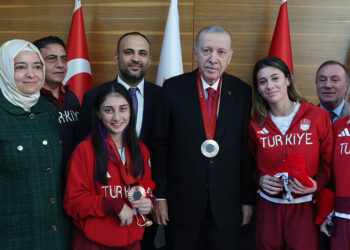 Cumhurbaşkanı Erdoğan, Türkiye Milli Paralimpik Takımı sporcularını kabul etti
