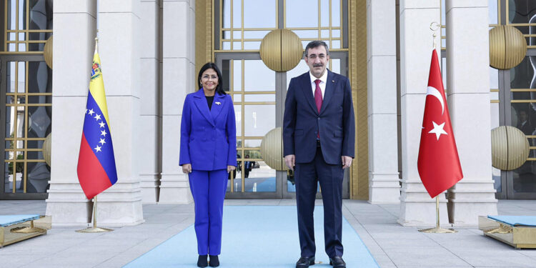 Cevdet Yılmaz, Venezuela Cumhurbaşkanı Başyardımcısı ile görüştü