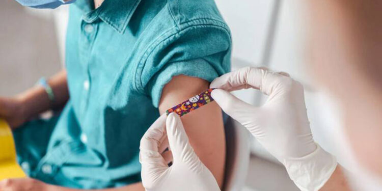 Çocukları bulaşıcı hastalıklardan korumanın birinci yolu aşı