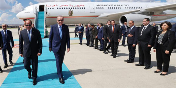 Cumhurbaşkanı Erdoğan Mısır Cumhurbaşkanı'nı karşıladı