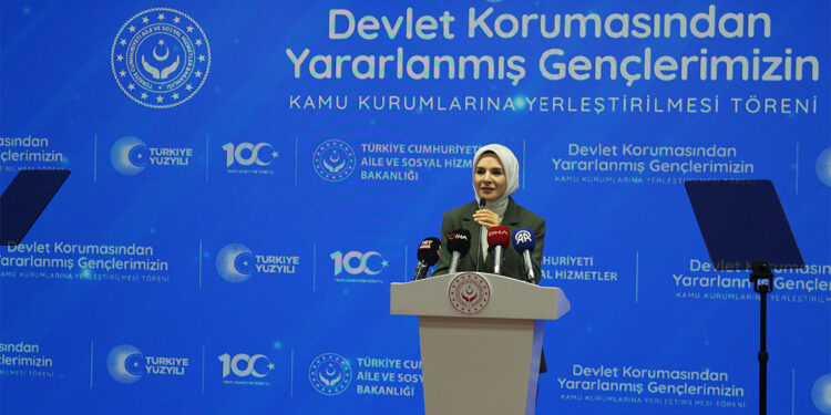 Devlet korumasında yetişen 729 genç kamuya yerleşti