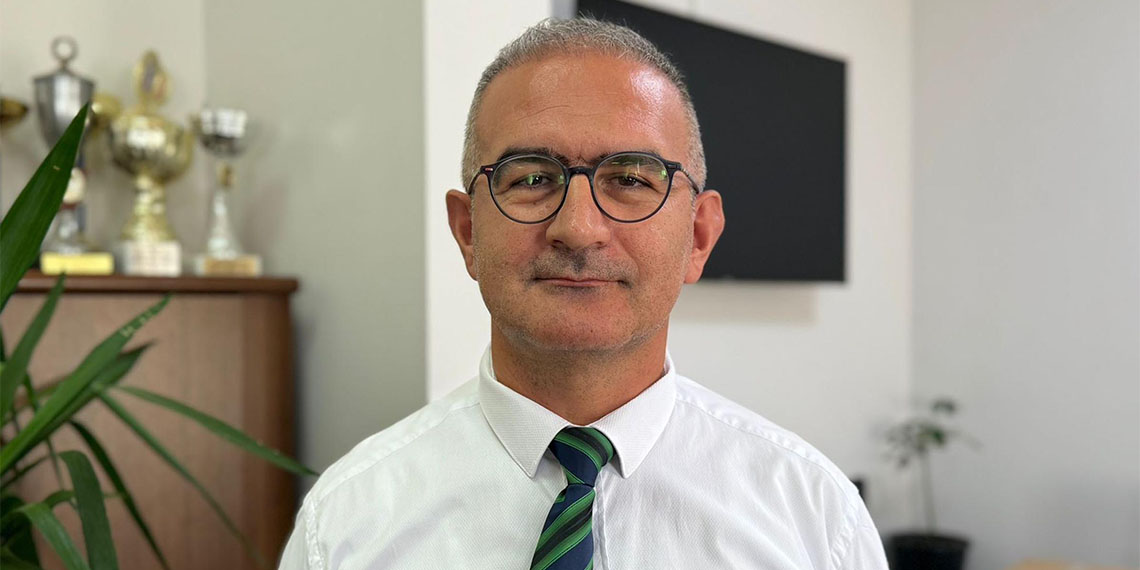 Tekirdağ Namık Kemal Üniversitesi (NKÜ) Tıp Fakültesi Enfeksiyon Hastalıkları Anabilim Dalı Öğretim Üyesi Doç. Dr. Mustafa Doğan, Batı Nil ateşi hastalığına ilişkin, "Tüm sivrisinek ısırmaları sonrasında bu hastalık bulaşmaz. O nedenle Batı Nil ateşinde panik havası oluşturmak doğru olmaz" dedi.