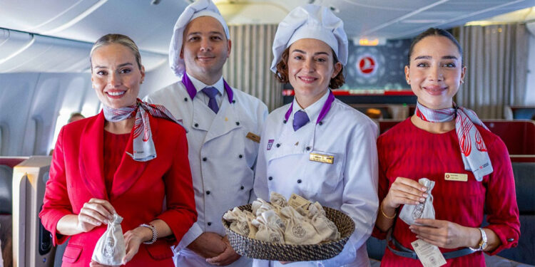 Dünyanın ilk ekmeği yolcuların beğenisine sunuldu