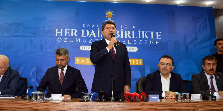 Demokratik bir anayasa yapmak zorundayız