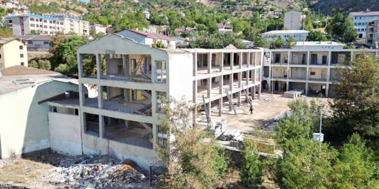 Deprem uzmanları uyardı; Okullarda güçlendirme çalışması başladı