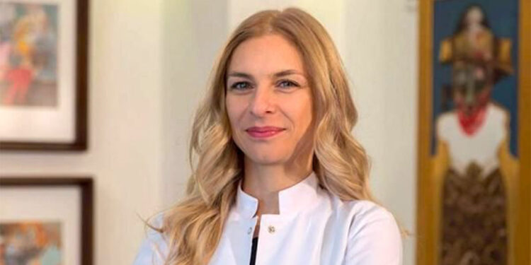 İlerleyen yaşla birlikte yakını görmede zorluk yaşanıyor