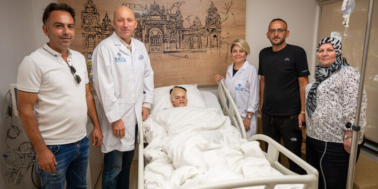 Doğuştan eksik dudak ve damak yarığıyla dünyaya gelen Kosovalı Derviş, Türkiye’de tedavi oldu