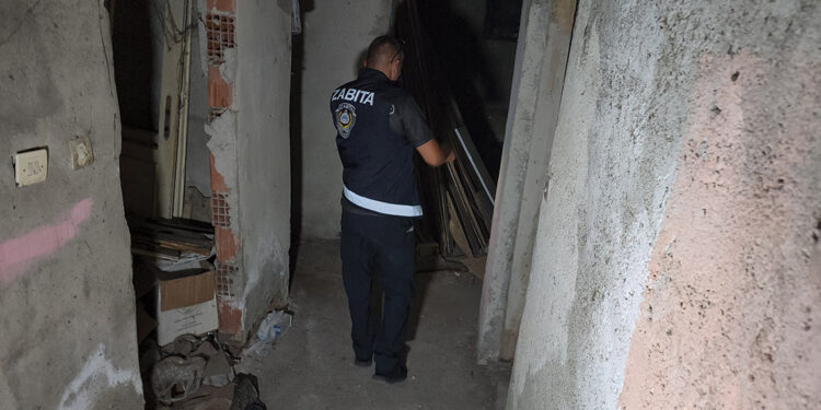 Düzce'de, binanın bodrum katında erkek cesedi bulundu